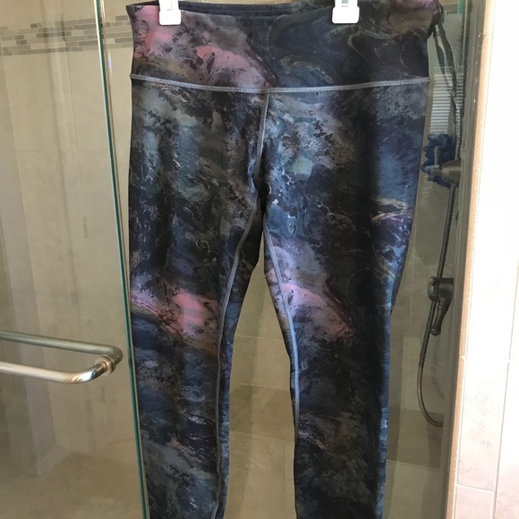 Wunder Under Low Rise Tight Full-On Luxtreme 28” - Picture 2 of 3